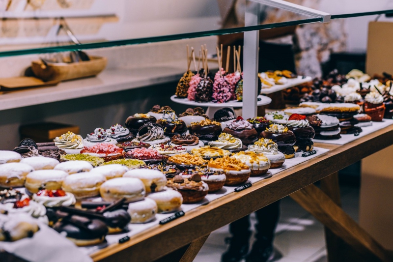 boutique-LA MARTRE-min_shop_dessert_pastry_bakery_counter-184398